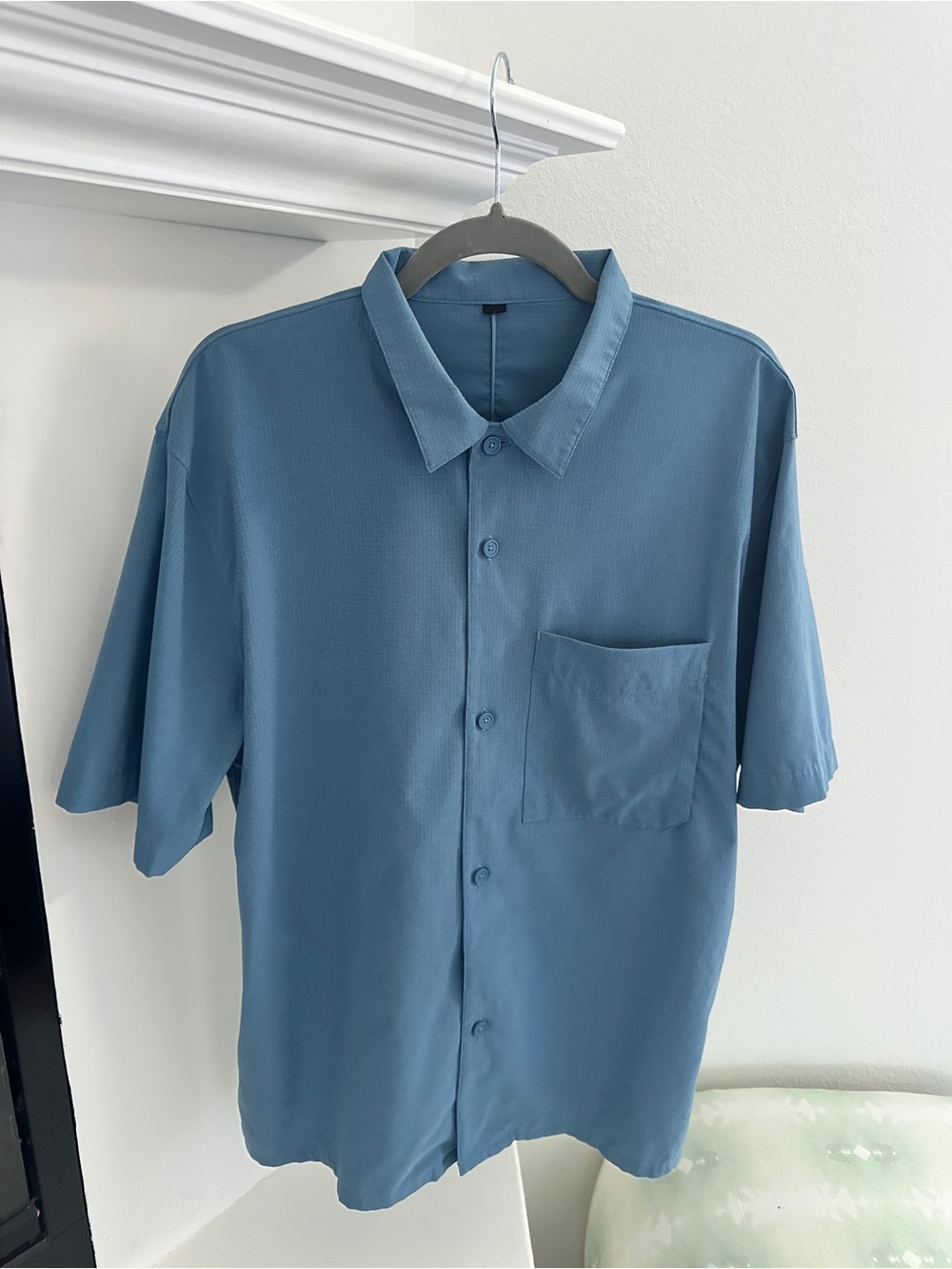 Lululemon Men’s L Blue Performance Short Sleeve Button Down Shirt Double Pocket
